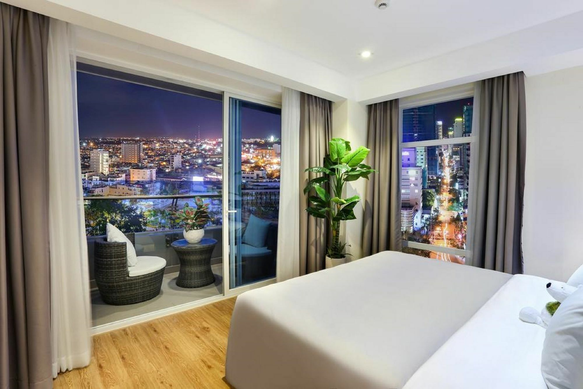 Atlantica Balcony Ocean View Serviced Apartment ニャチャン エクステリア 写真